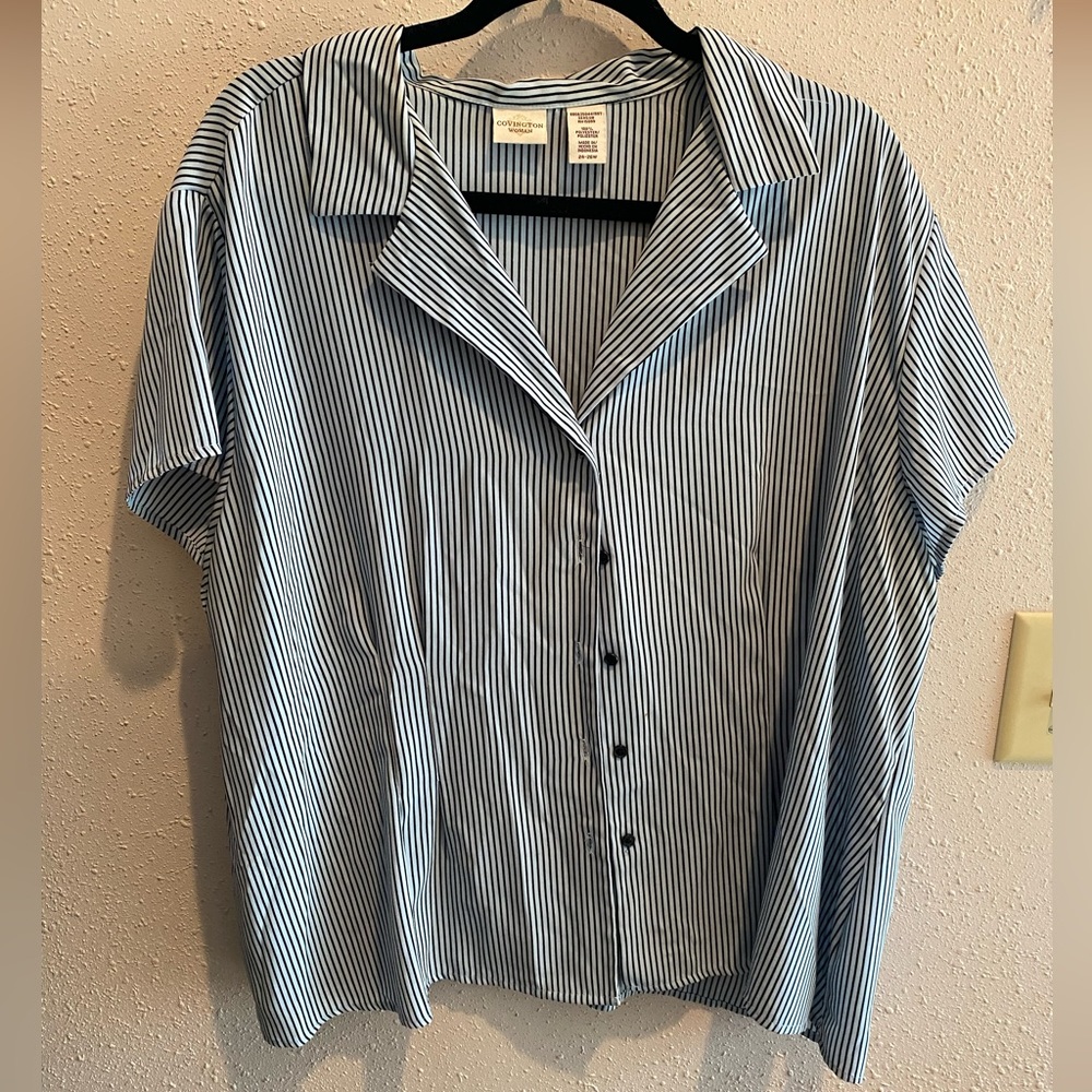 Covington Woman Short Sleeve Button Down